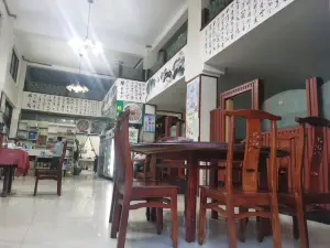 伊感园黄焖鸡饭店(美食一条街店)