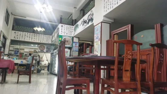 伊感园黄焖鸡饭店(美食一条街店)