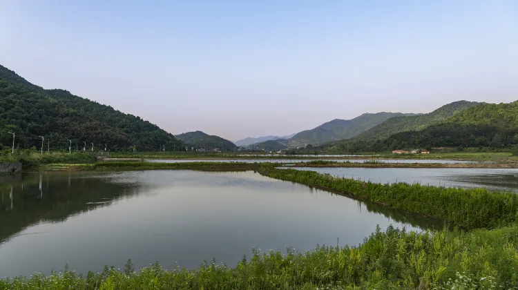 Hotels near Wansheng Grain Shop