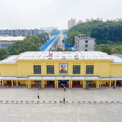 โรงแรมใกล้Three Ancestral Halls of the Mao Family