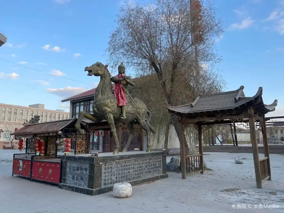 Hotels near Danxia Qicai Town