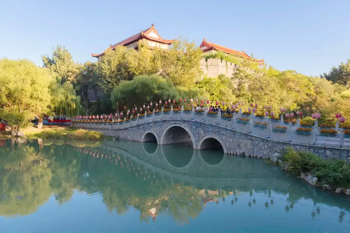 Hotels near Fangongting Park