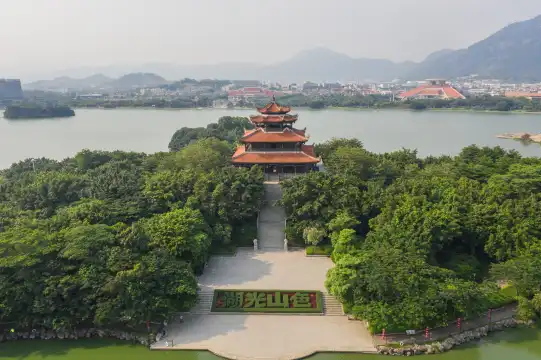 鄰近西湖公園的酒店