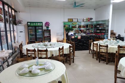 齿留香农庄·烧鸡·窑鸡·竹筒饭