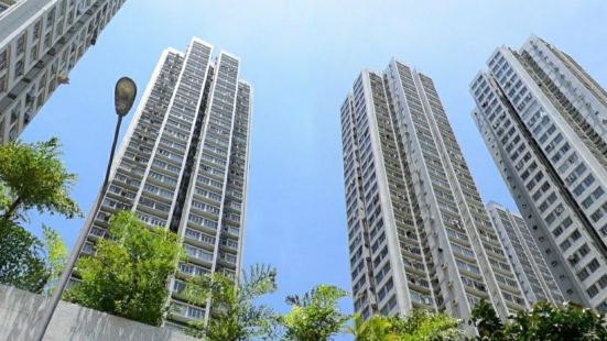 河畔花园是沙田区块的一个大高层楼盘，这里紧邻沙田河的大涌桥和