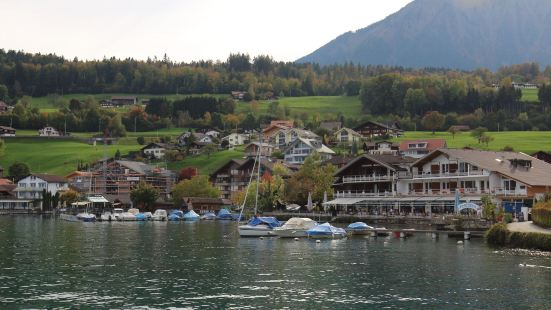 瑞士最美的小镇之一，的确，我觉得能与之媲美的可能只有米伦，我