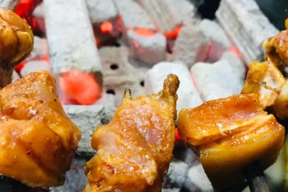 西昌特色火盆小香猪(魁山坡总店)