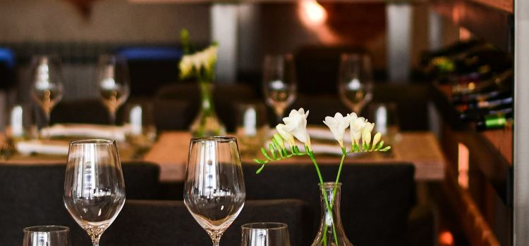 Pod Zidom bistro & wine bar