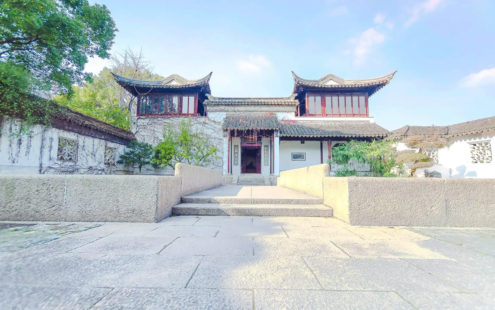 南園周辺のホテル