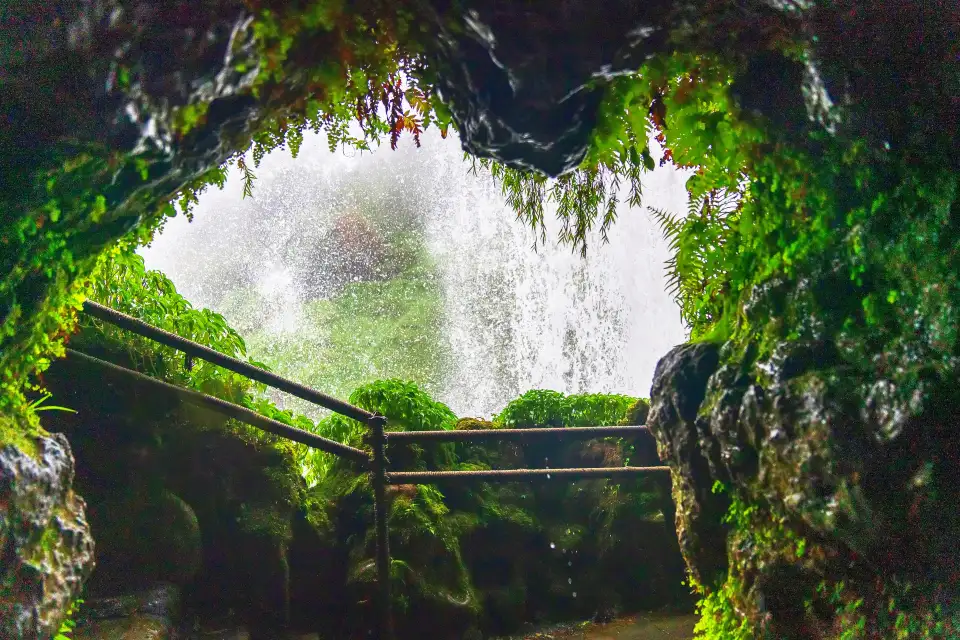4_Water Curtain Cave