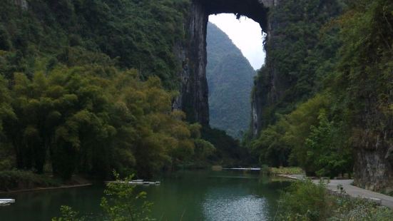 廣西羅城地理特徵與桂林相似，山水風景非常漂亮。在它的大山裡有