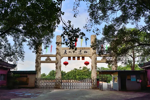 Tomb of Zhang Jiuling 주변 호텔