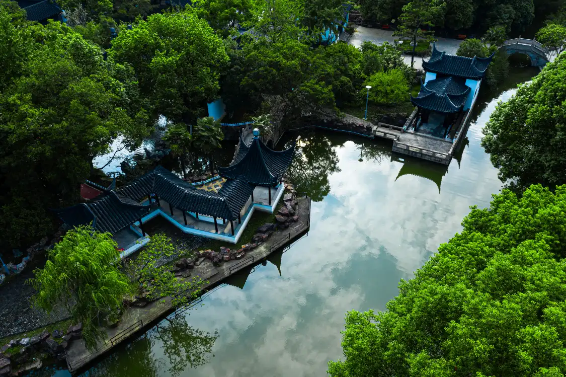 Hotels near shazhou Park