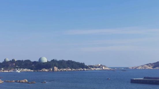 紅海灣遮浪島奇觀景區。遮浪島景區位於遮浪半島最南端，常年一側