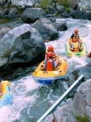 Qiongzhong Gorge Drifting