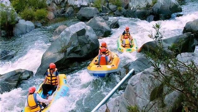Qiongzhong Gorge Drifting