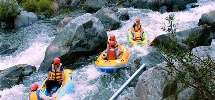 Qiongzhong Gorge Drifting