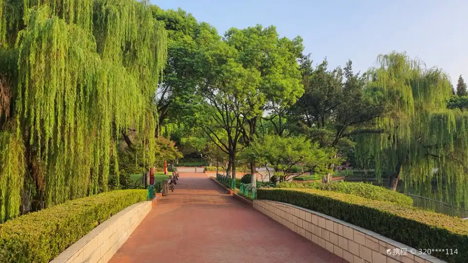 Hotels near Huangdu Park