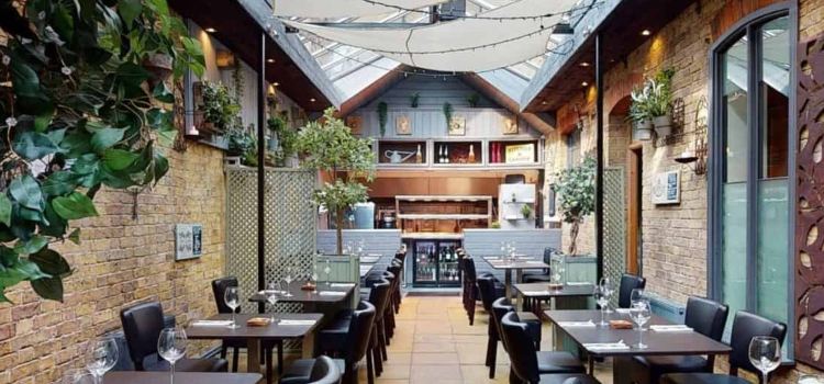 The Court Yard Bar and Restaurant