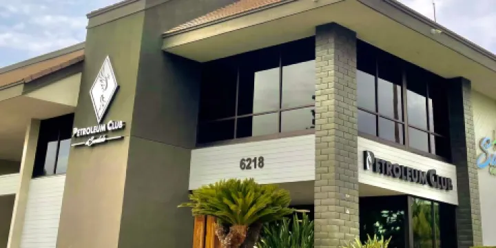 Petroleum Club At Sundale