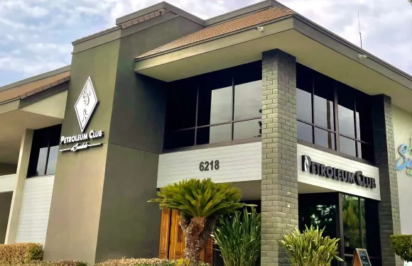 Petroleum Club At Sundale