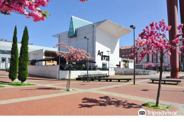 Compare 5 airports near Vitoria