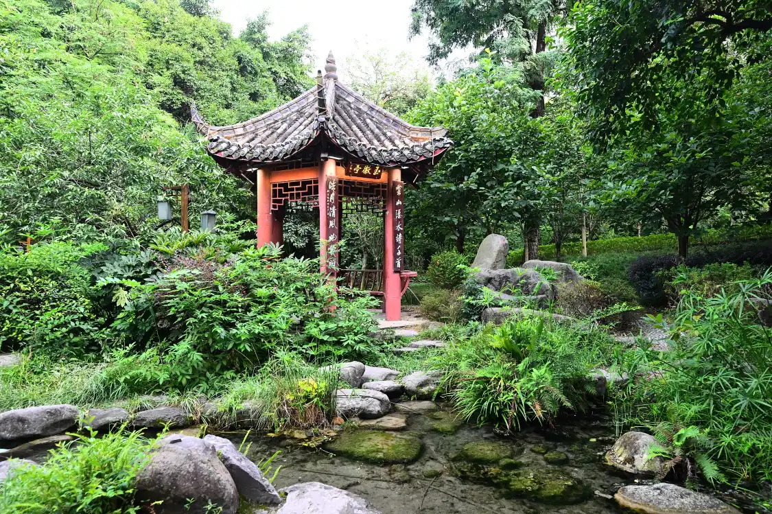 Hotels near Fanghu Park