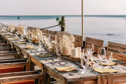 Ocean Bar & Grill, Ong Lang