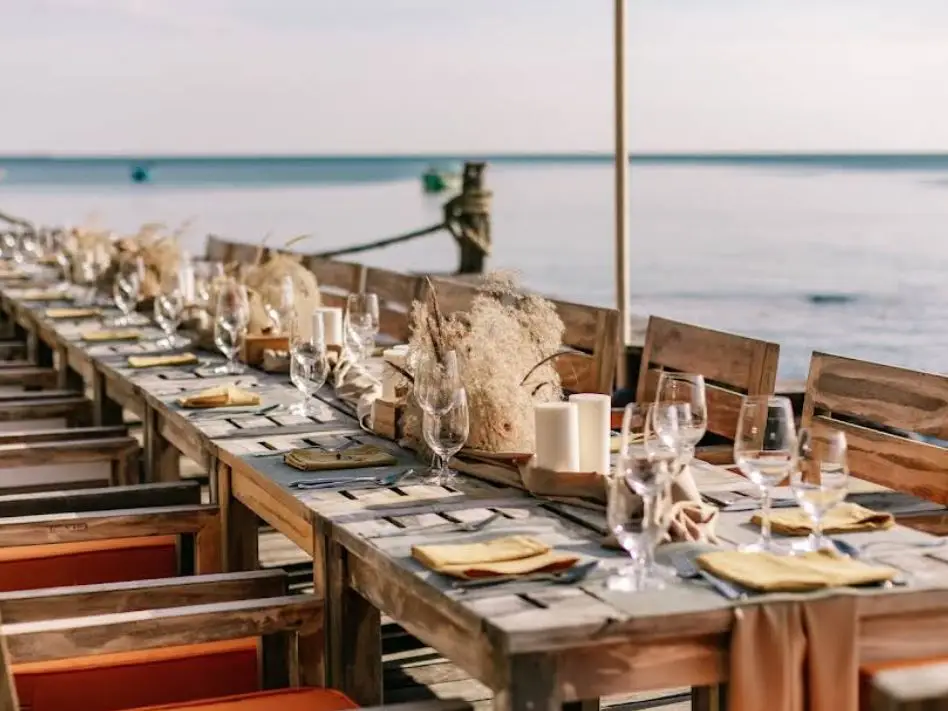 Ocean Bar & Grill, Ong Lang