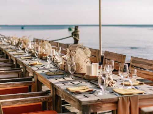 Ocean Bar & Grill, Ong Lang