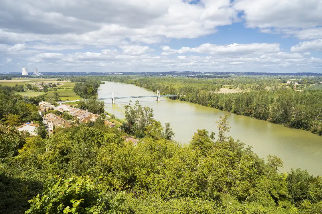 Hotels near Garonne