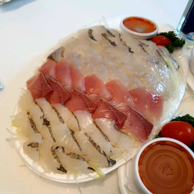 신선한 회가 동문시장에서는 만원?