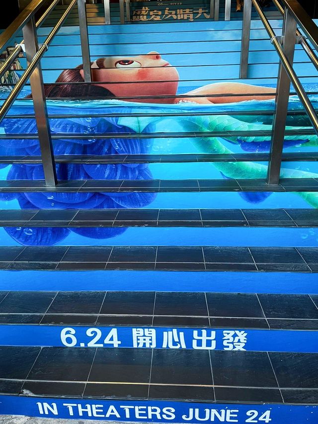 夏天啦～大熱天時緊喺入戲院涼冷氣 率先睇返套大人小朋友都岩睇嘅《盛夏友晴