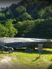 チロロの巨石