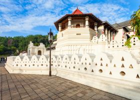 Hotel berhampiran Sandagiri Maha Viharaya