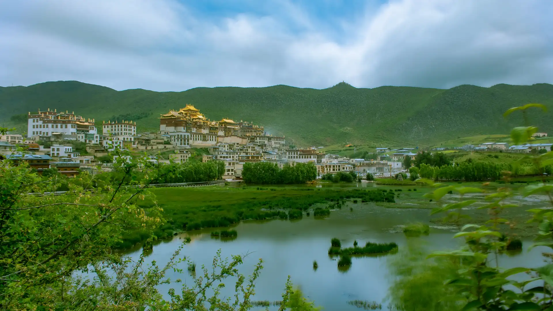 Hotels near Jiantang Town