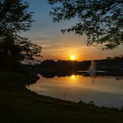 Hotel dekat Des Moines Water Works Park