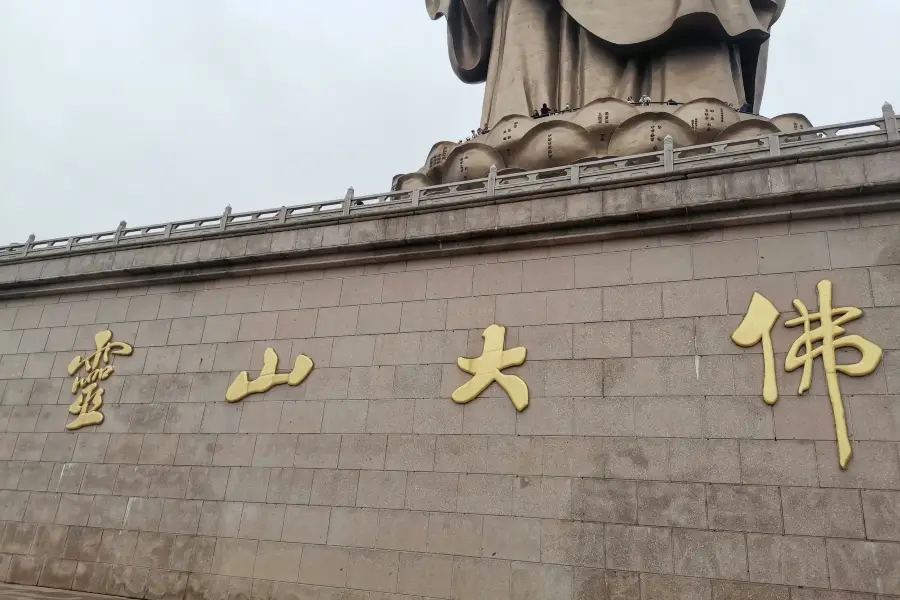 Clasping Buddha's Feet