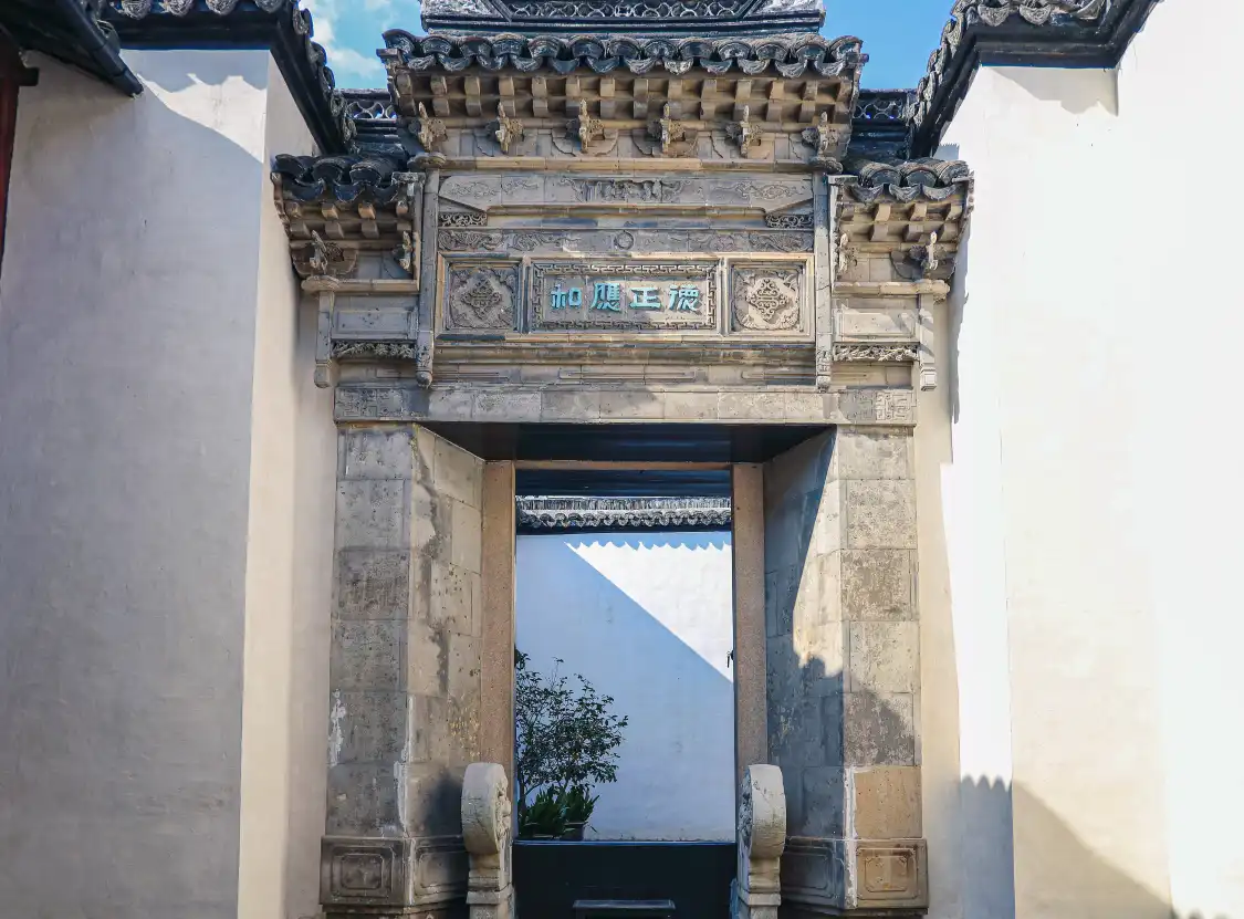 Hotels near Pinghu Mo's Manor