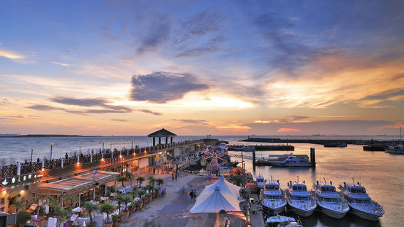 Tamsui Fisherman's Wharf