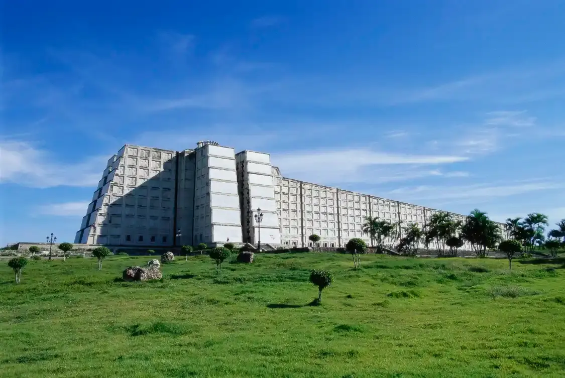 Hotels near Columbus Lighthouse