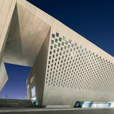 Zhengzhou East Railway Station Crossing Hotel