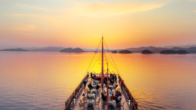 千島湖中心湖+月光島+梅峰島+大咖土著景●講解一日遊土著導遊
