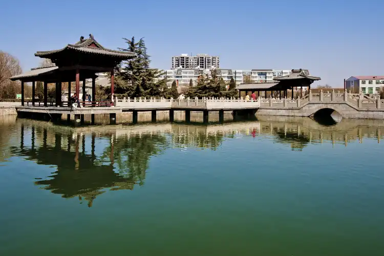 鄰近鋤禾日當午汗滴禾下土雕像的酒店