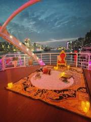黃浦江“燭光音樂會”主題遊船