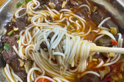 电信猪血汤粉店