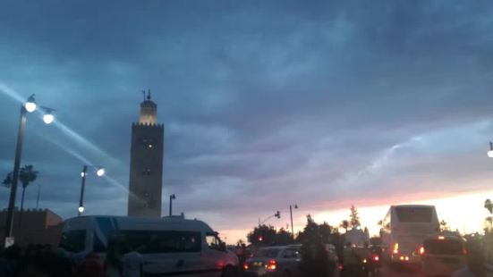 马拉喀什是北非摩洛哥的一座旅游城市，我们到摩洛哥的第一站就是