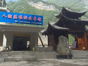 人潮溪镇桥头餐馆