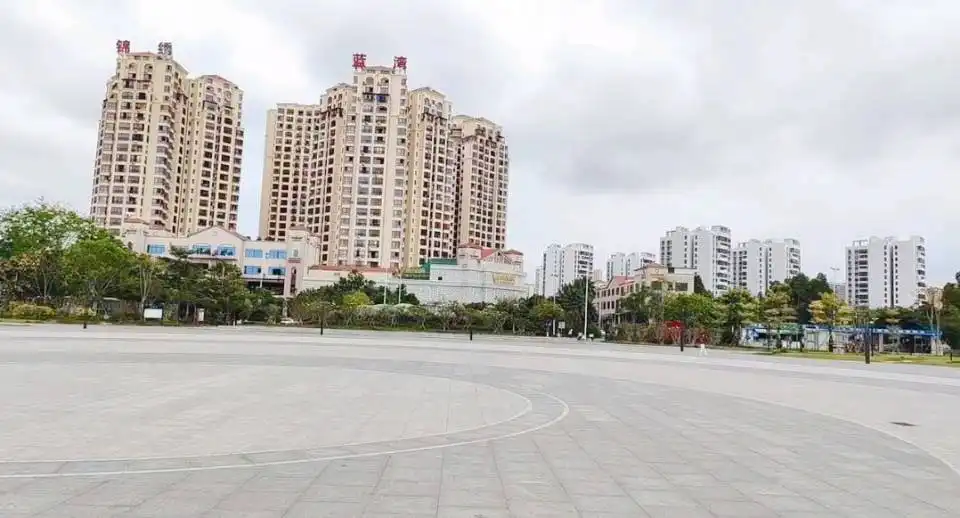 Hotels near Dongfang Cultural Square