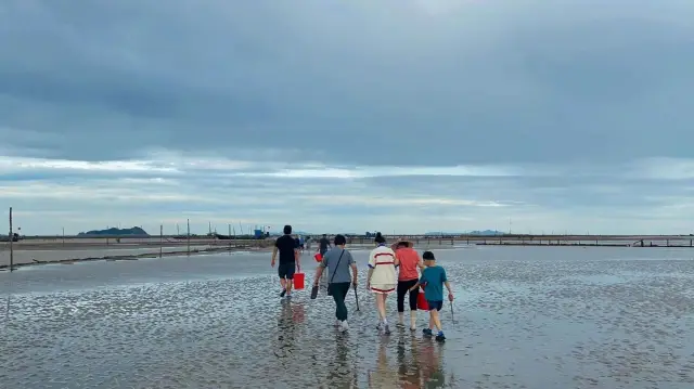 Beachcombing in Fuzhou